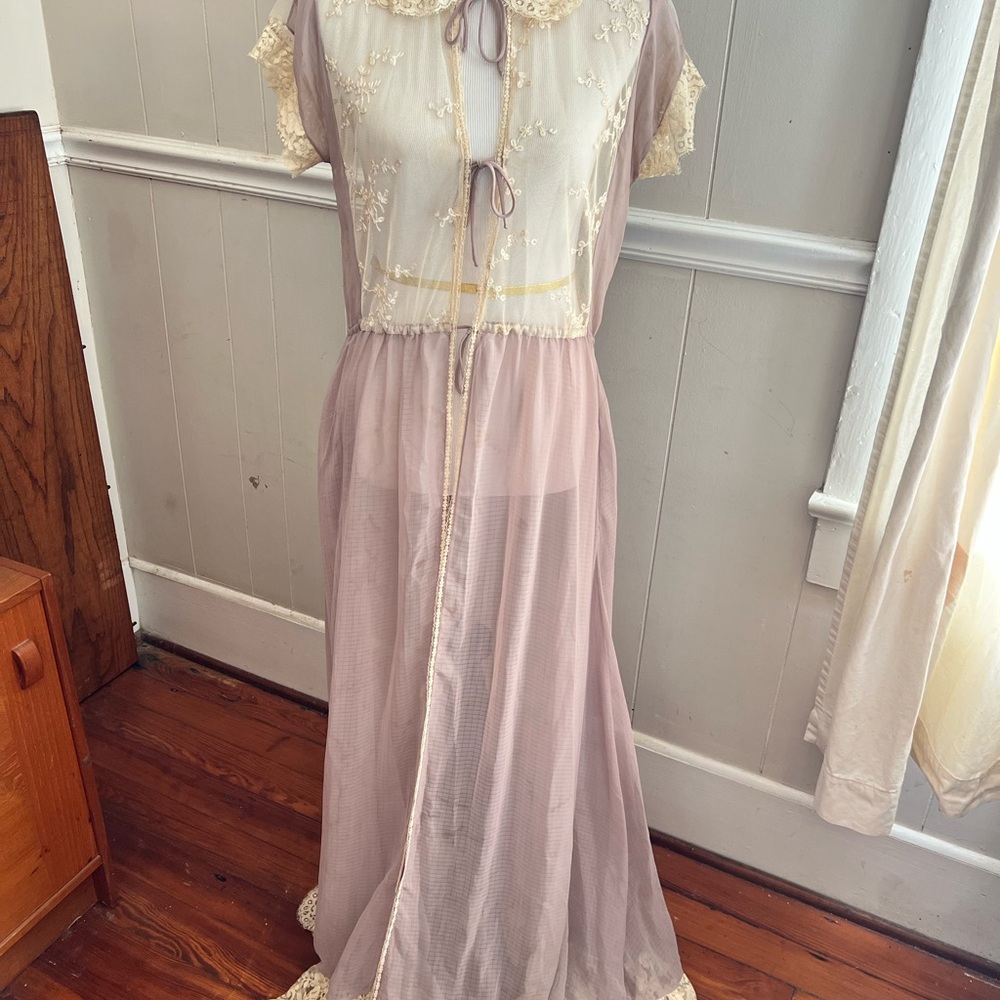 Vintage BONNIE STRAUSS sheer dressing gown, Taupe with lace trim and tie front